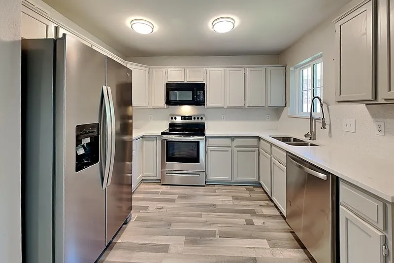 3 bed, 3.0 bath, 1823 sqft, $2,500 — Photo 4