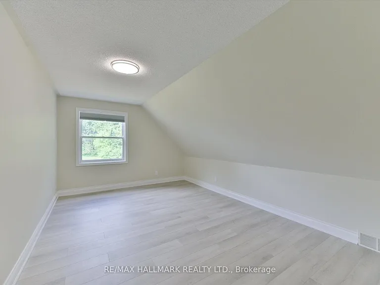 13918 Leslie St E — Photo 24