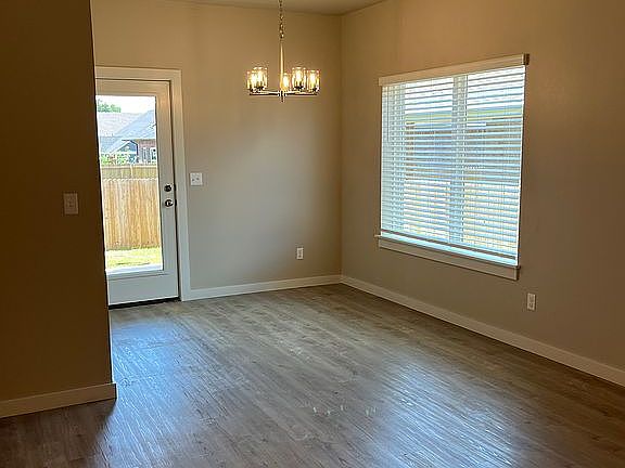 5th image of 812 Winchester Cir