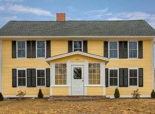 203 W Townsend Rd, Lunenburg, MA 01462