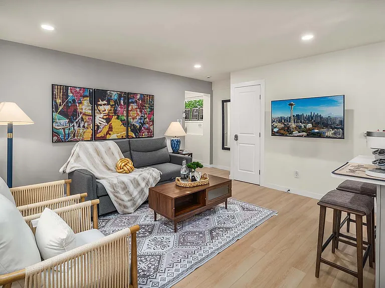 807 6th Ave N #1 — Photo 4