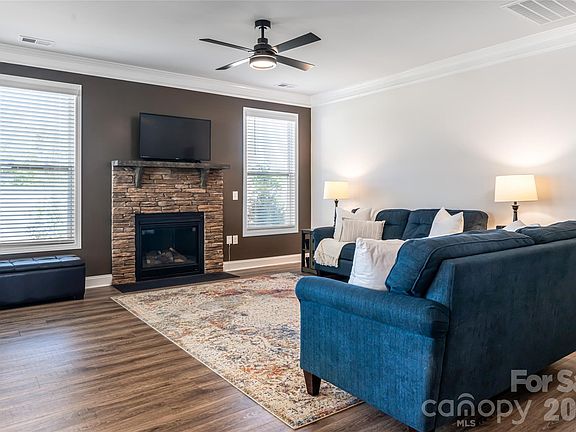 4th image of 615 Fox Cove Rd