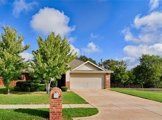 240 Commonwealth Cir, Waxahachie, TX 75165