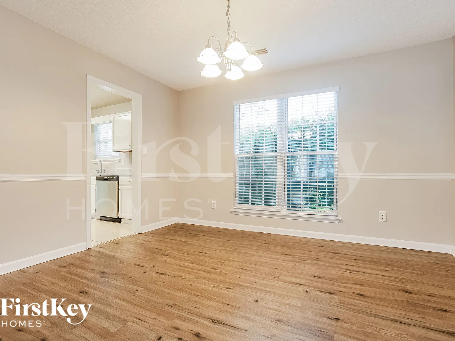 5 bed, 2.5 bath, 2718 sqft, $2,360 — Photo 4
