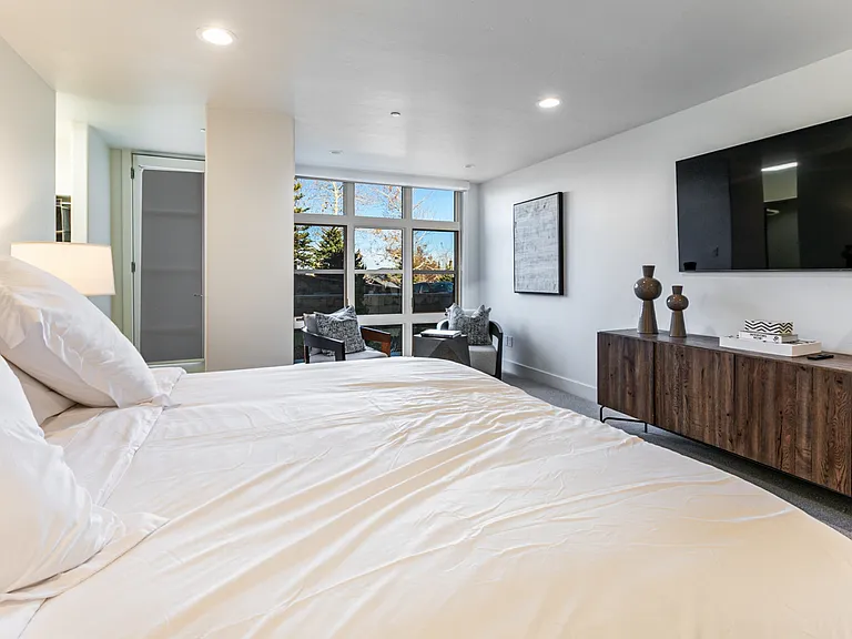 1430 Eagle Way — Photo 36