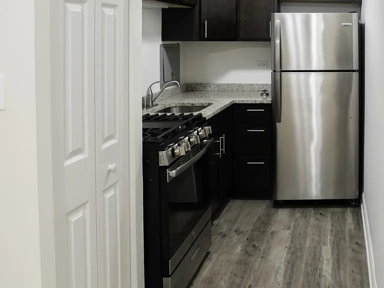 6209 N Kenmore Ave — Photo 1