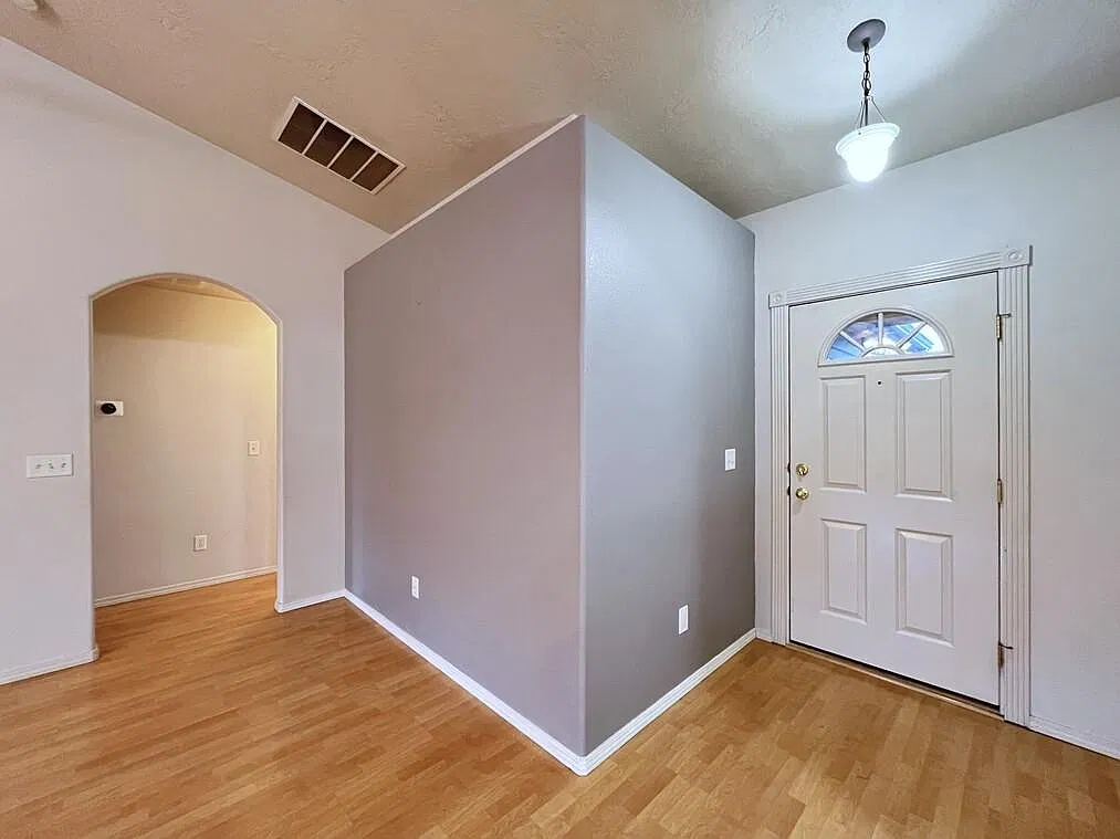 3 bed, 1673 sqft, $2,395 — Photo 3