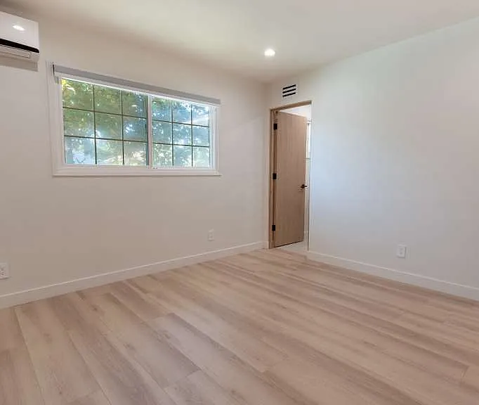 23001 Vanowen St — Photo 11