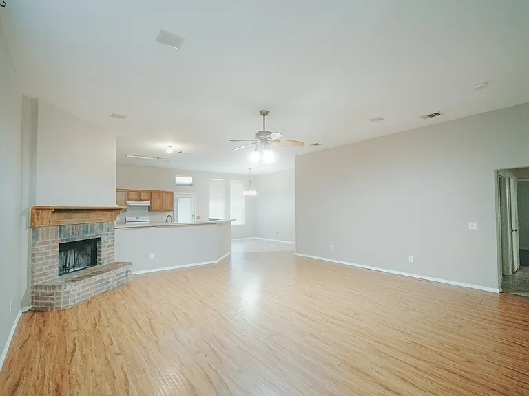 218 Canyon Lake Dr — Photo 3