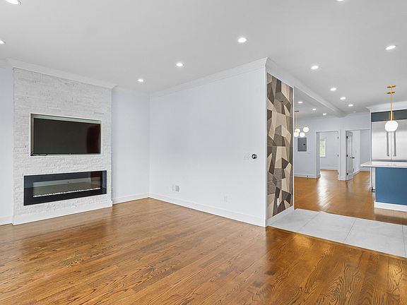 4th image of 661 25th Ave