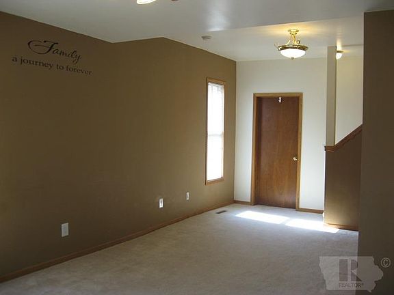 5th image of 614 8th Ave W