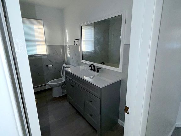 4th image of 118 Maple Ave Floor 2