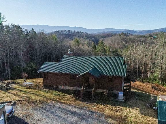 2nd image of 1076 Yellow Breeches Rd