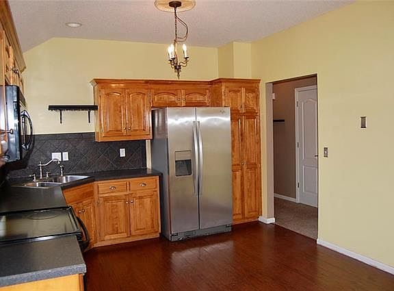 3rd image of 4423 Garland St