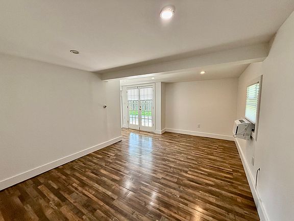 4th image of 2 Chatham Dr #2