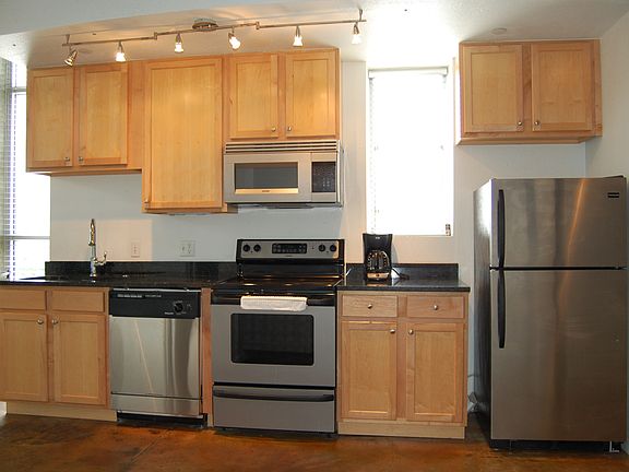 3rd image of 420 N Adams St Unit 403