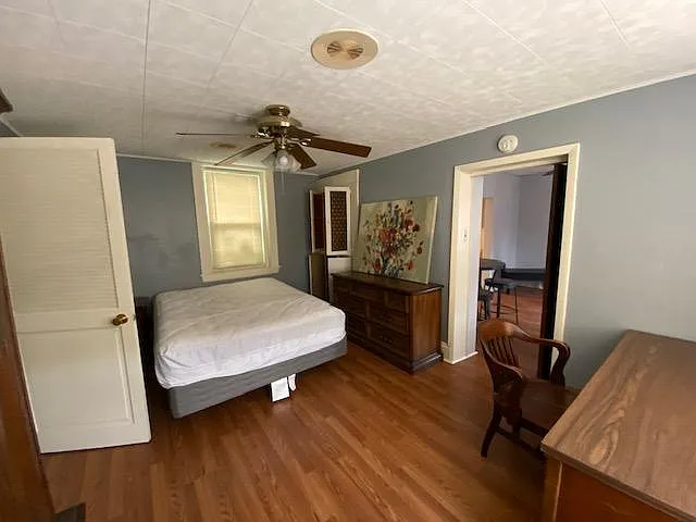 Bigger bedroom, the door on the left is to the closet.