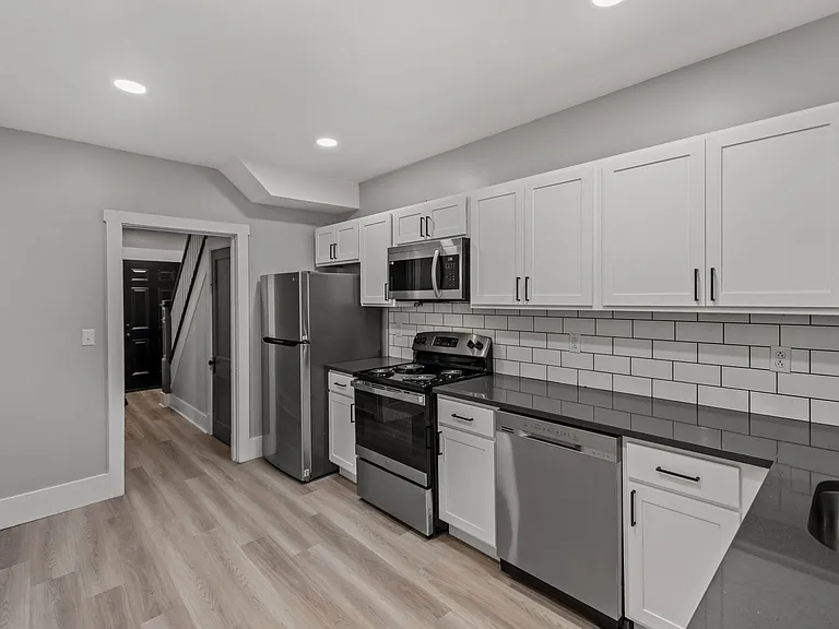 109 W Cherryhill St — Photo 6