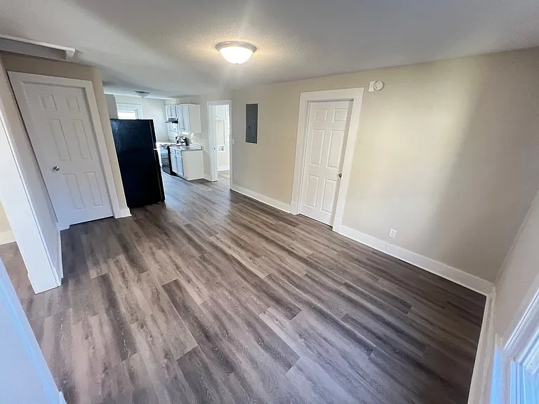 209 W College St — Photo 10