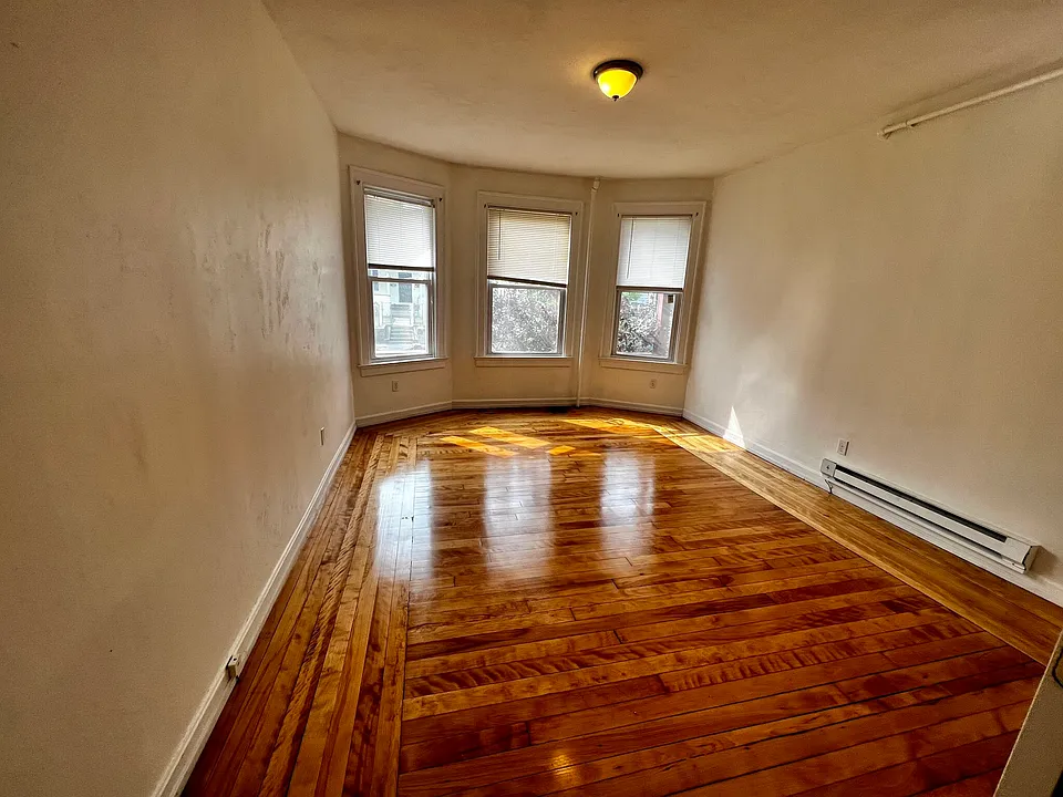3-5 Woodbine St #1