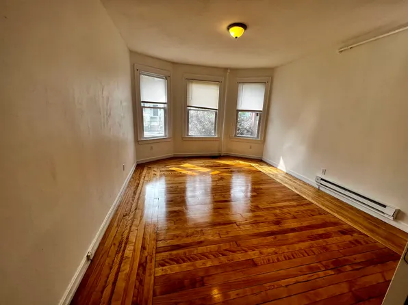 3-5 Woodbine St #1, Worcester, MA 01603