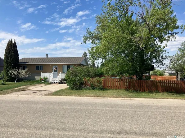110 4th STREET N, Nipawin, SK S0E 1E0