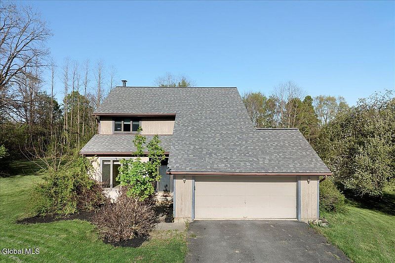 2nd image of 2 Chantal Court