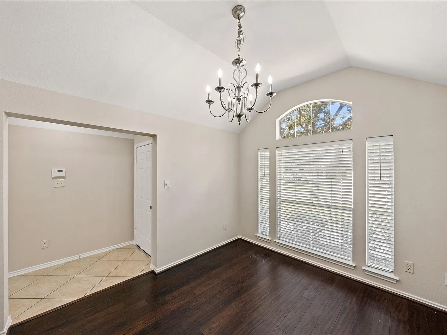 3 bed, 2.0 bath, 1733 sqft, $2,100 — Photo 4