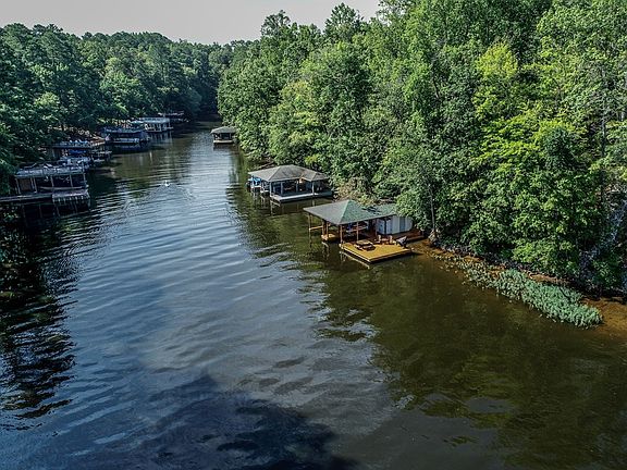 4th image of 296 Harbor Dr