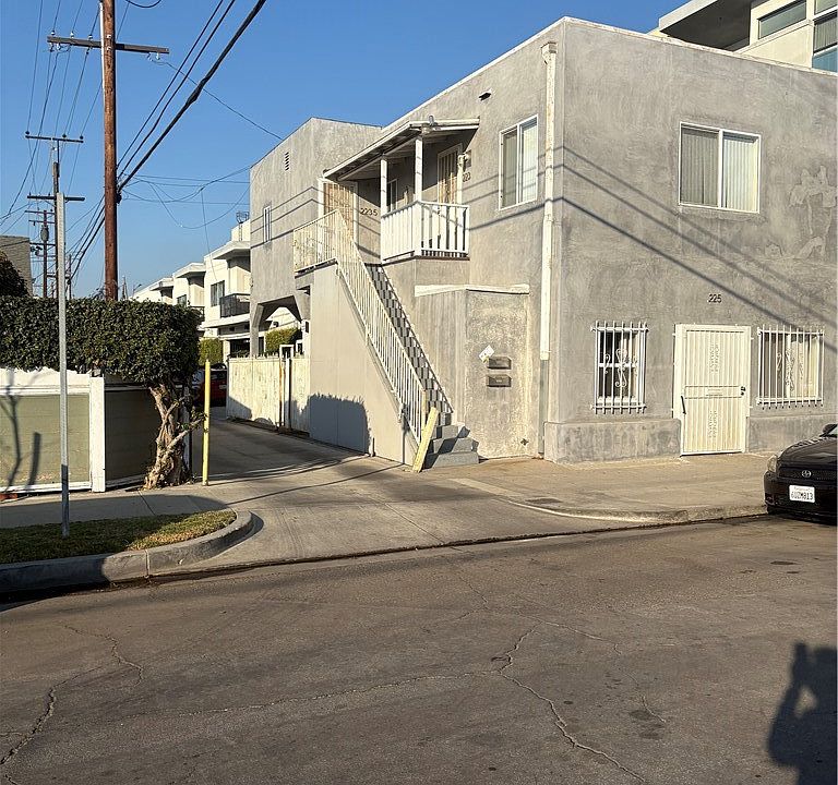 1st image of 223 E Eagle St