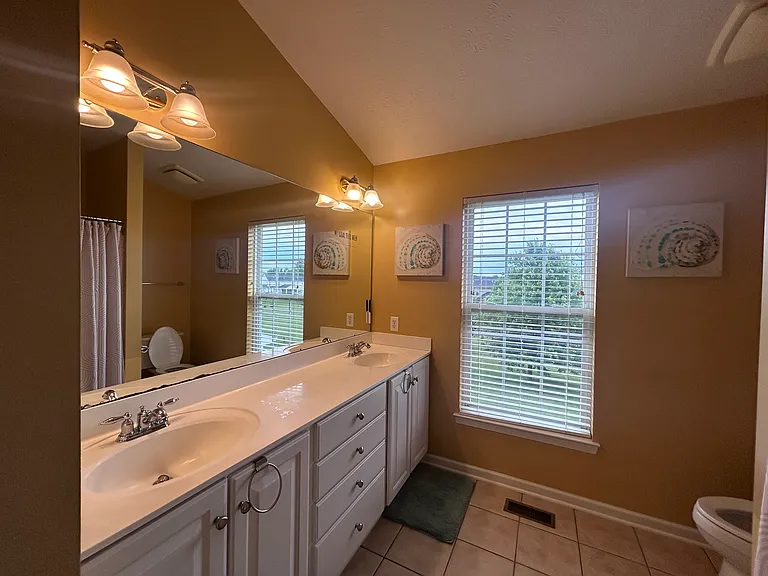 Primary Bathroom (En Suite)