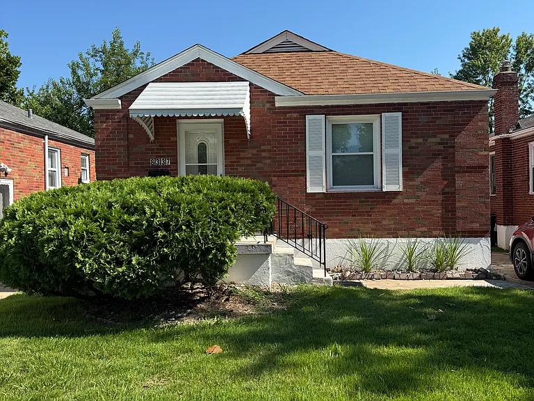 8337 Archer Ave — Photo 1