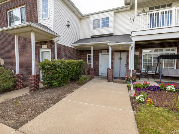 5674 Acorn Ln, Sterling Heights, MI 48314