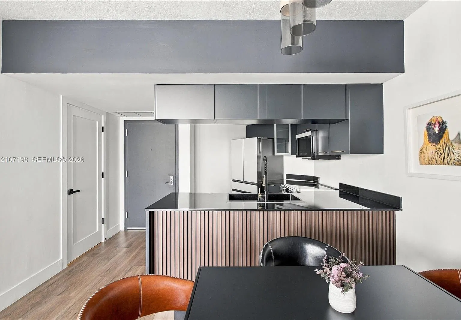 Opera Tower Condo — Photo 3