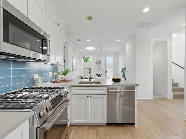 2105 Sl Davis Ave #2 — Photo 10