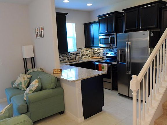 3rd image of 107 Kelly Thomas Way