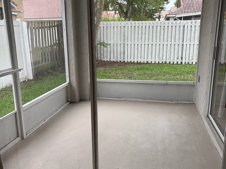 906 Glen Abbey Cir — Photo 10