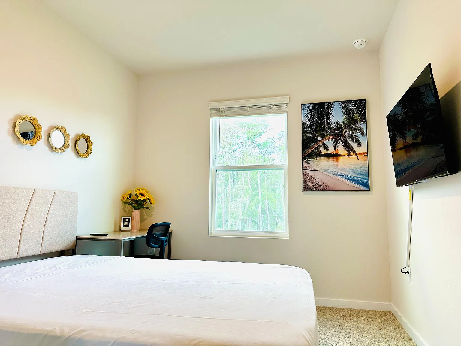 3 bed, 2.0 bath, 1500 sqft, $1,105 — Photo 2