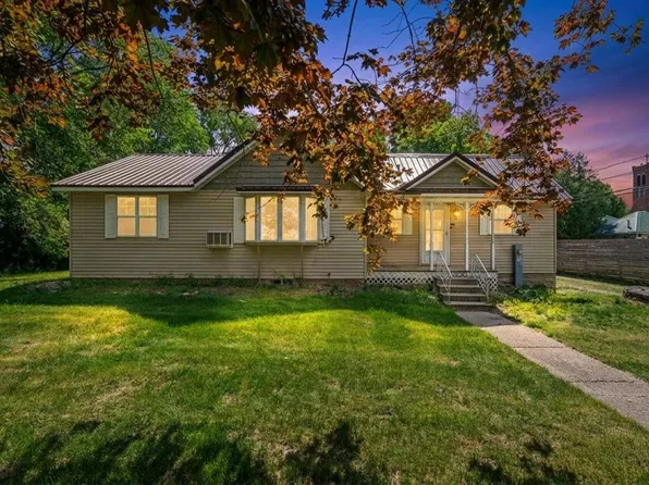 17 N 5th St, Winneconne, WI 54986