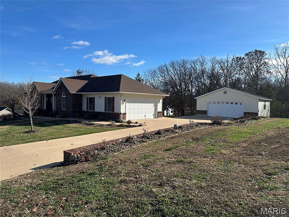 1st image of 812 Hillcrest Dr