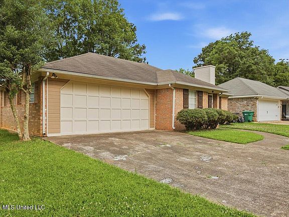 3rd image of 113 Riverbend Dr