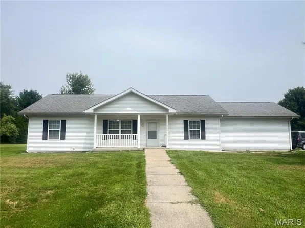 303 Pokeweed, Athens, IL 62613