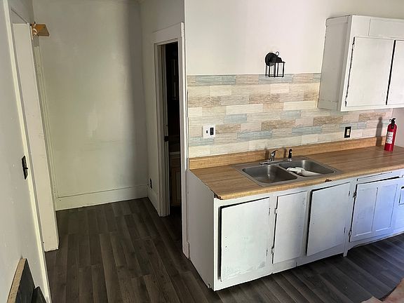 2nd image of 1412 Scott St #1