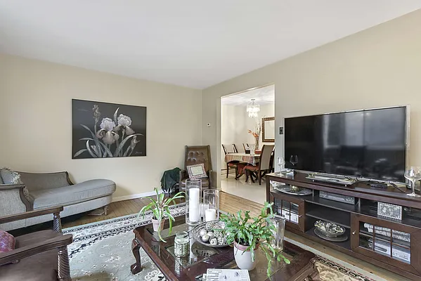 Sold by Re/Max In The City | media 15