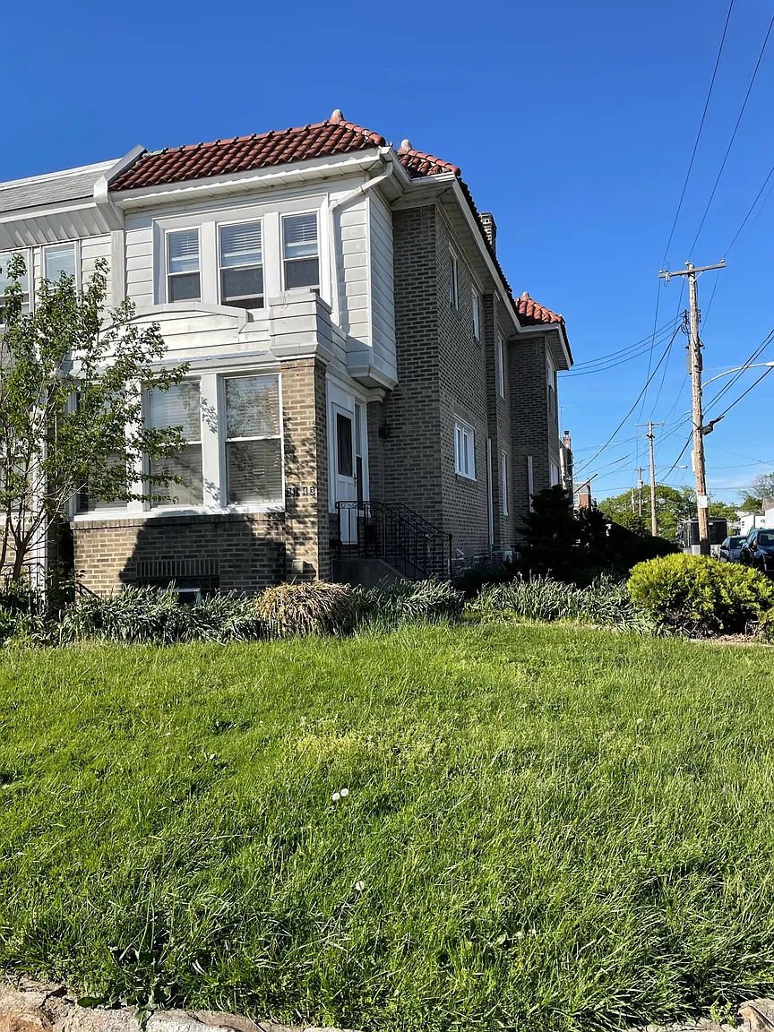 3143 Guilford St photo 1