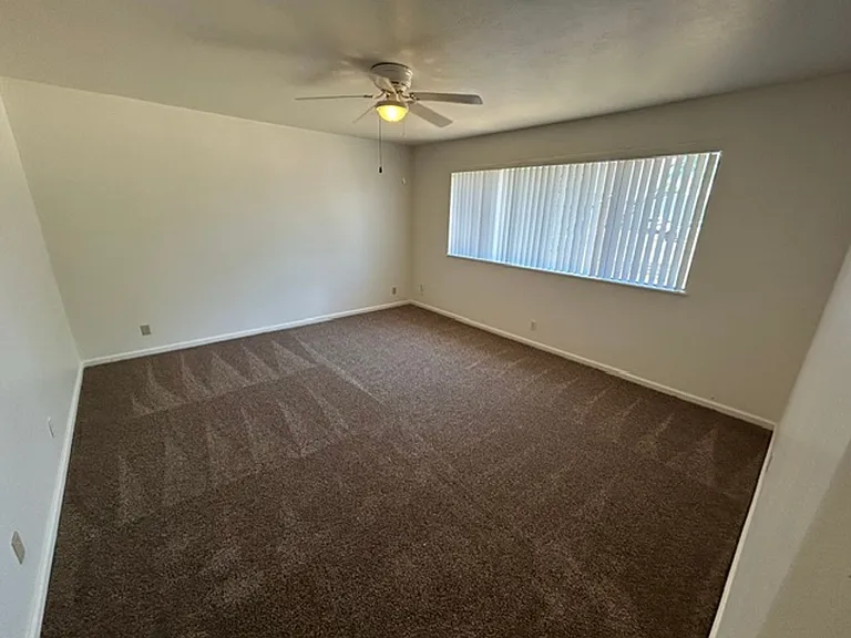 2704 W Whitendale Ave — Photo 9