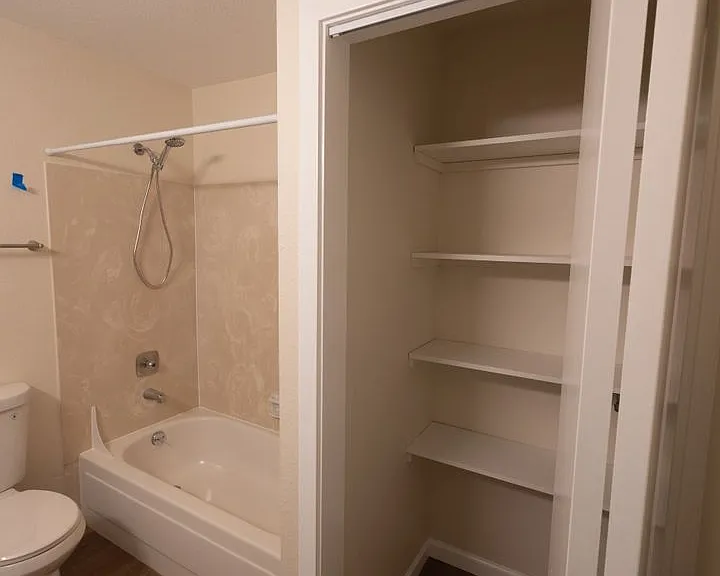 Willow Creek Apartments — Photo 54
