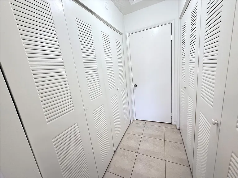 9919 Nob Hill Ct #9919 — Photo 8