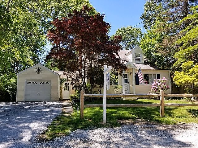 21 Beach Rd, Wading River