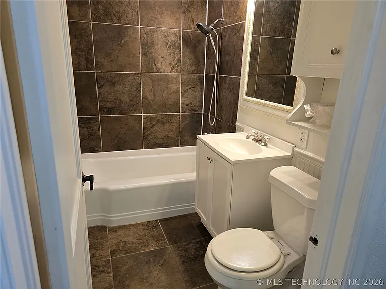 237 E 45th Pl — Photo 7
